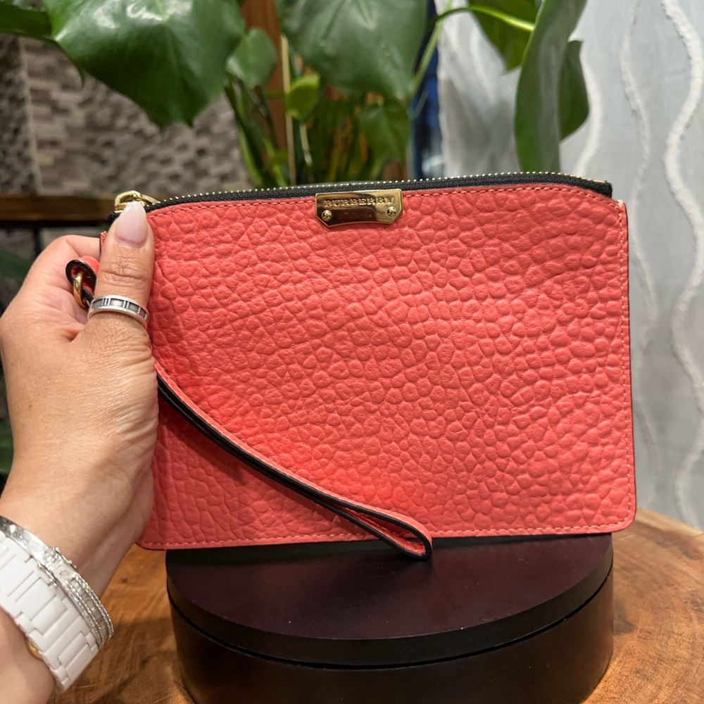 Burberry Pebbled Leather Wristlet Pouch Coral Pink Gold Tone Zip Clutch - Picture 6 of 9